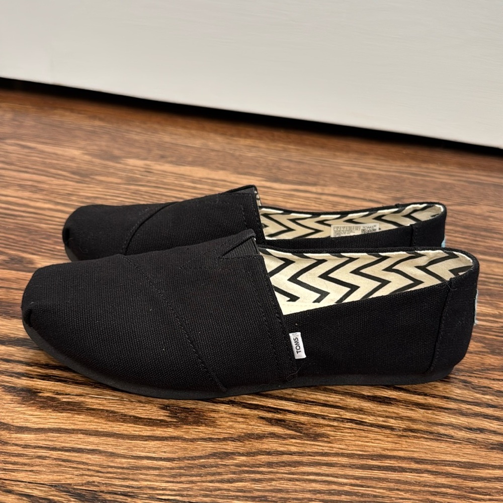TOM’S Canvas Flat Loafer- Virtually New!